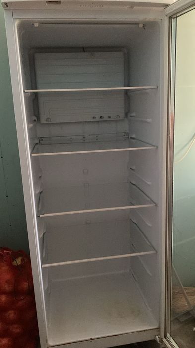 2 холодильник сатылады