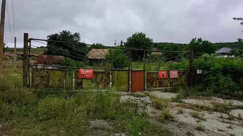 Стопанска сграда със две халета