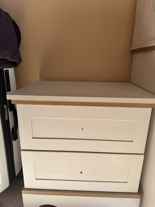 Стол с тумбочкой