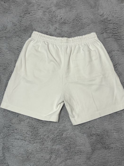 Pantaloni scurți casual albi – comozi și moderni