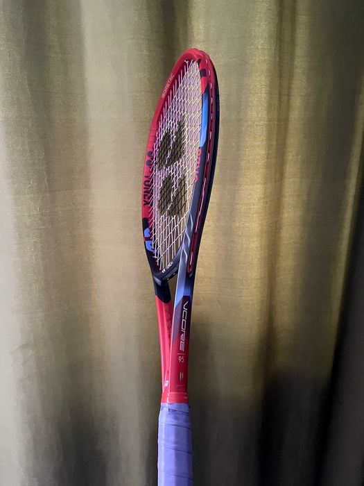 Vând rachetă de tenis Yonex Vcore 95 (16x20 / 310g) L3