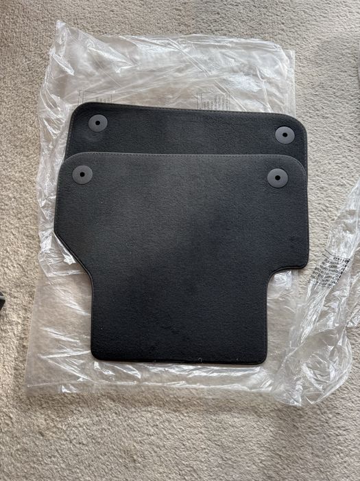 Оригинални и неизползвани стелки за Ауди А4