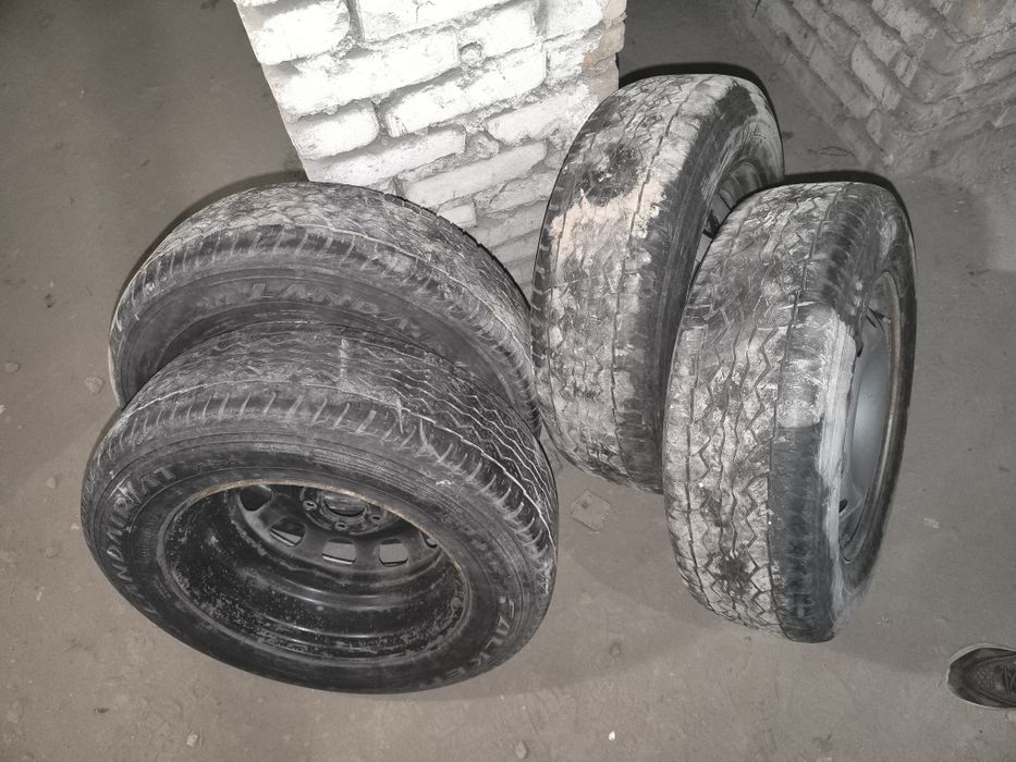 Продаю диски с шинами на 16