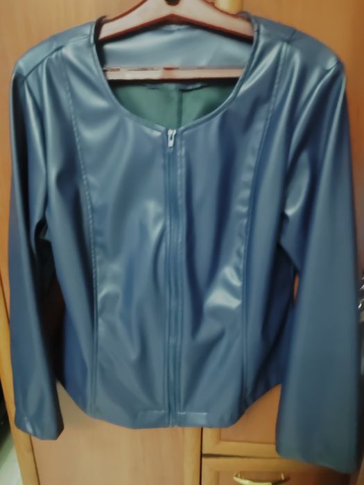 Продам куртки осень и зима р52