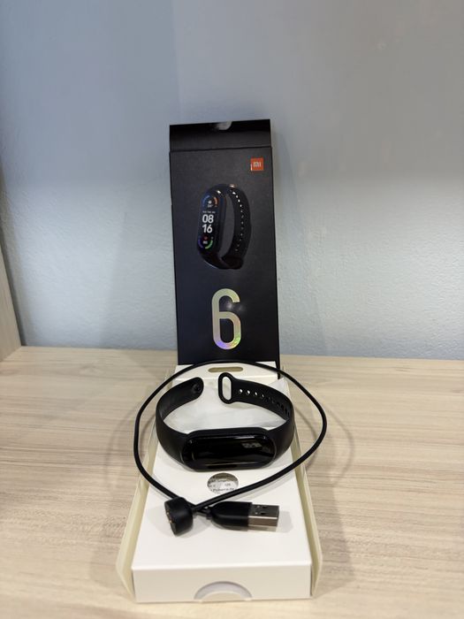 Xiaomi Mi Smart Band 6 + оригинална кутия и зарядно