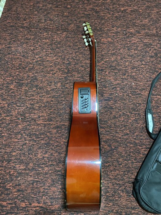 Гитара полу акустика 6 струнная с усилителем