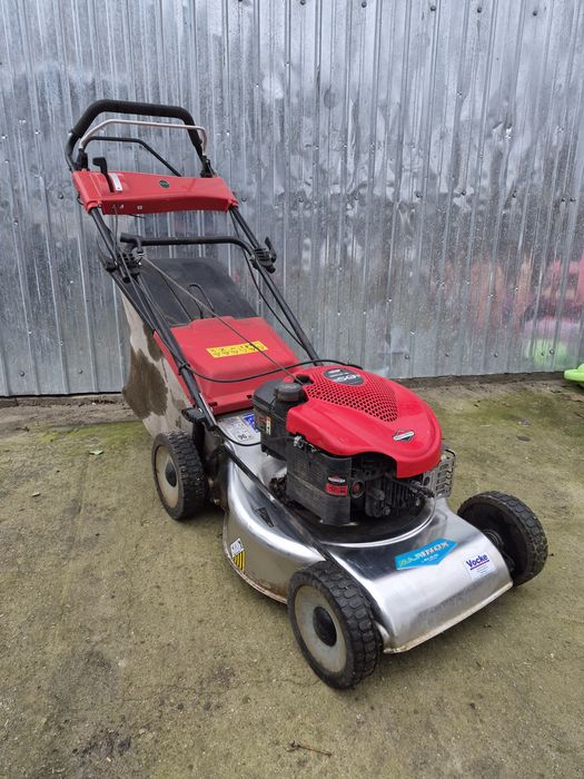 Mașină de tuns iarbă gazon