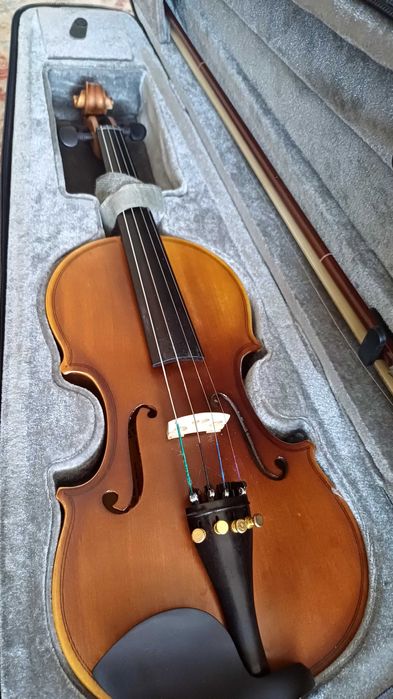 Скрипка 1/4  и мостик для скрипки 1/4