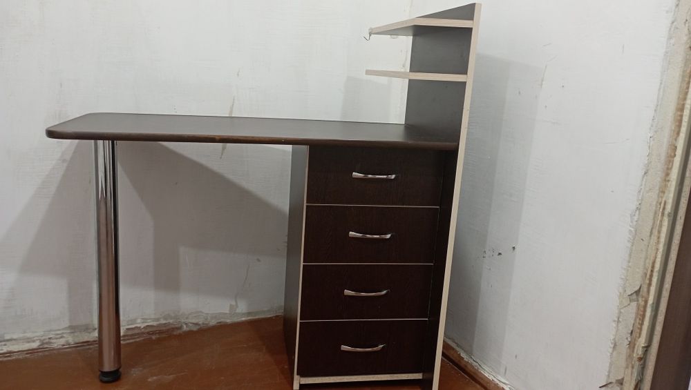 Стол письменный 10 000