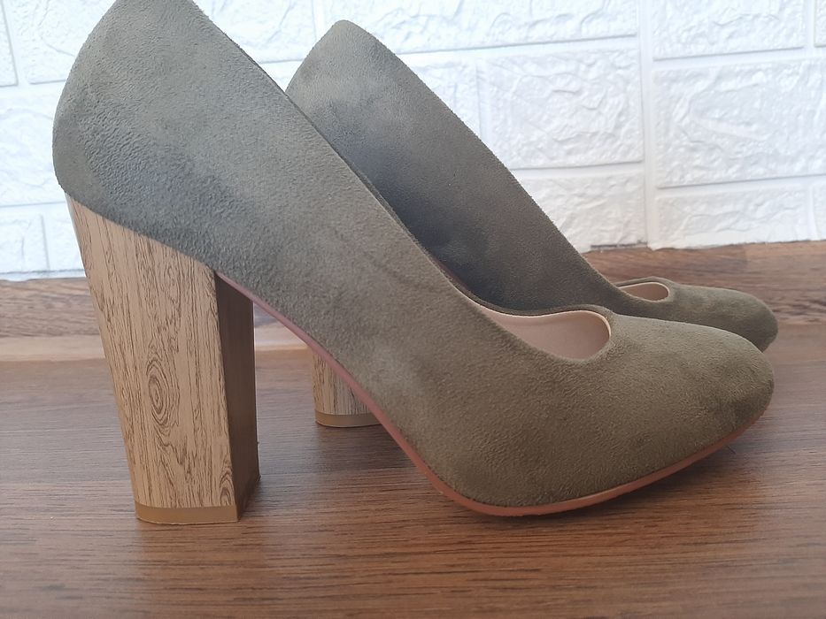 Продавам пролетни обувки