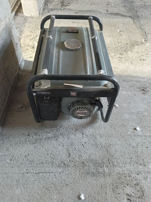 Продам бензогенератор