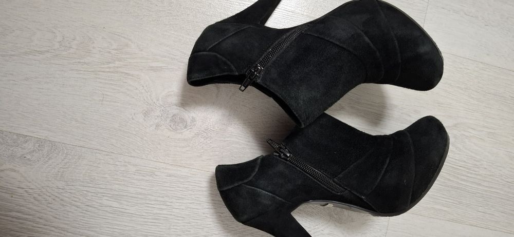 Vând botine piele întoarsă