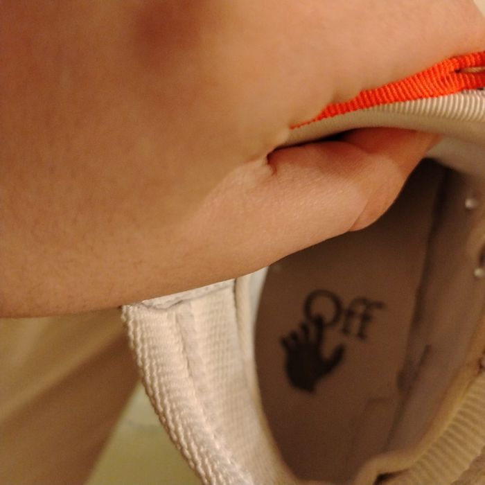 Adidași Off-White high-top originali – stare foarte bună