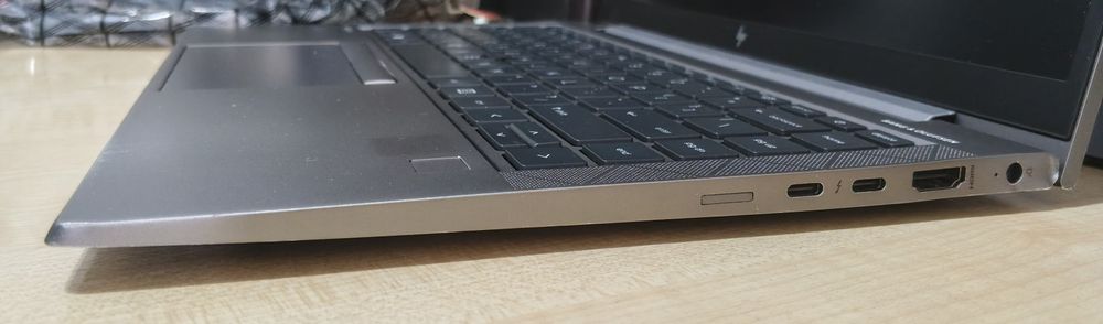 HP ZBook 14 G8 14" IPS FHD / RYZEN 3 PRO 4450U / 8GB DDR4 / 256GB NVMe