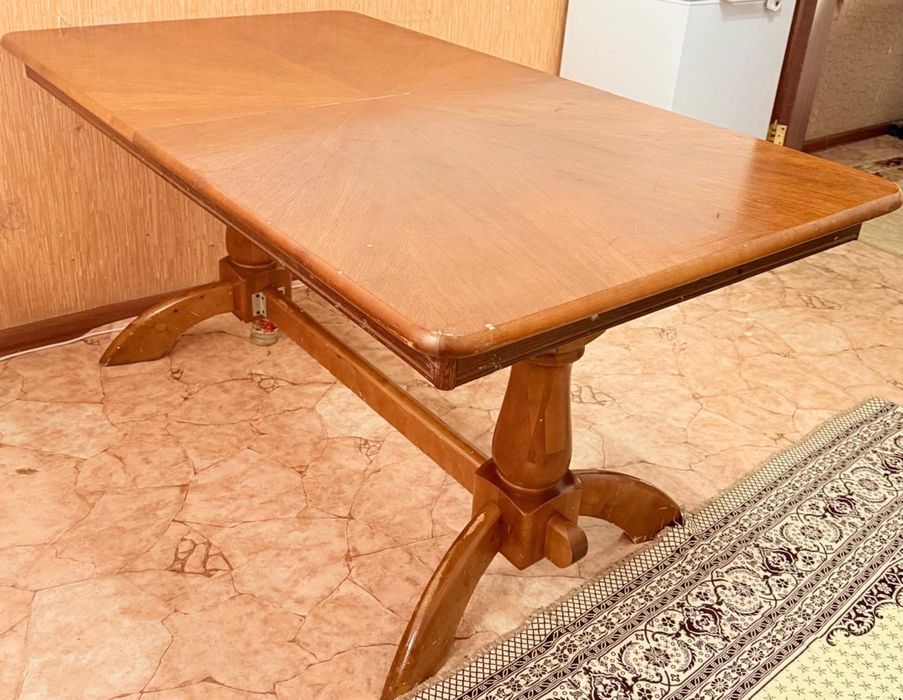 Таза ағаштан ас үстелі