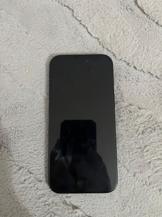 Iphone 15 aproape impecabil schimb pe un iphone 14 pro doar filiasi,