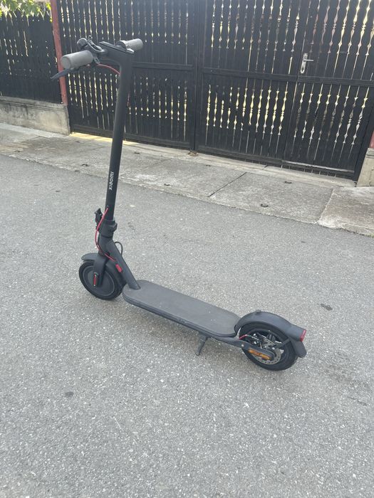 Vand trotineta electrica xiaomi 4 pro in stare buna