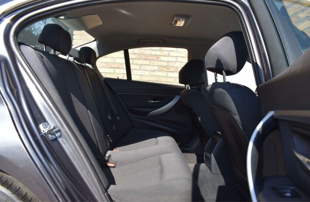 BMW Seria 3 F30 – 2.0i 184 CP – Benzină – Cutie automată – An 2012