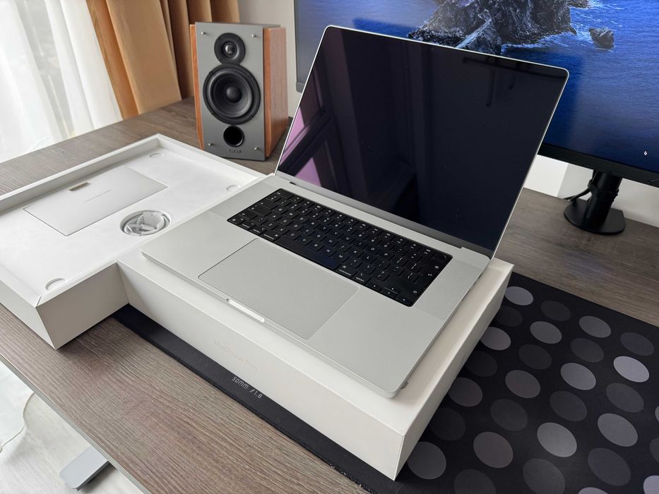 MacBook Pro 16" M3 Pro, 12CPU/18 GPU, 18GB, 1TB SSD, Silver