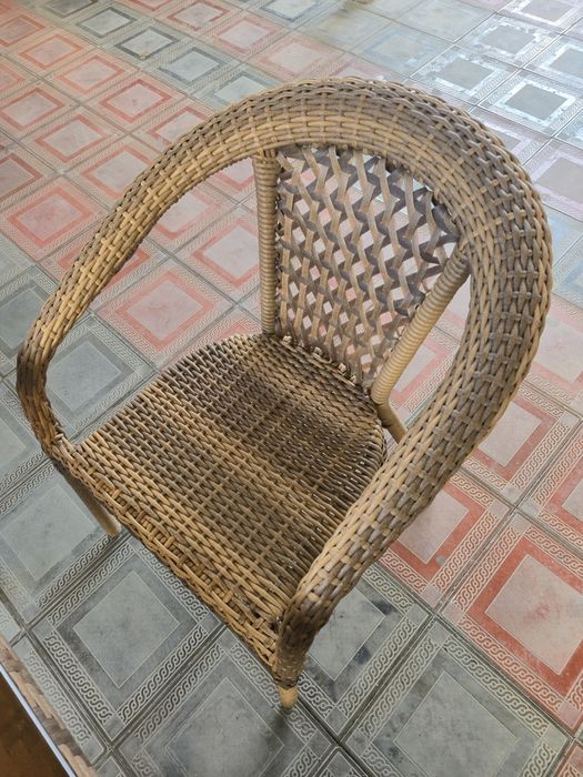 Ротанговый садовый стол и стулья