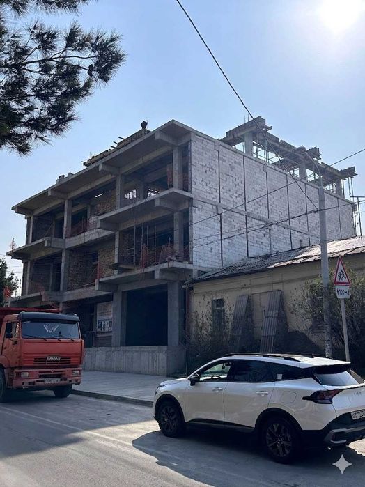 ПРОДАЮТСЯ офисные помещения 179кв.м.+430кв.м. с подземным паркингом