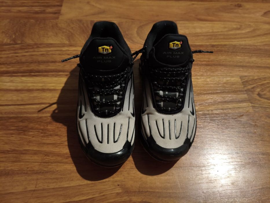 Vănd adidași Nike tn în stare foarte bună.