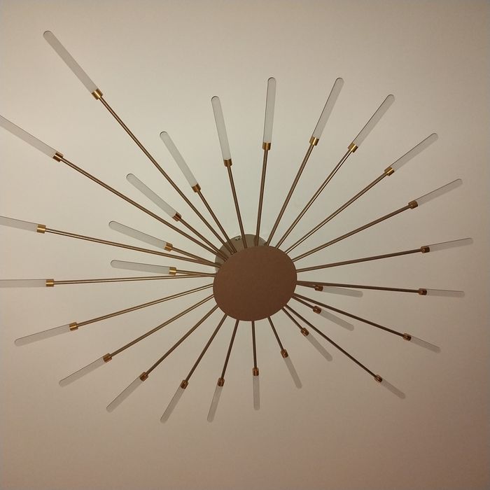 Люстра новая, красивая