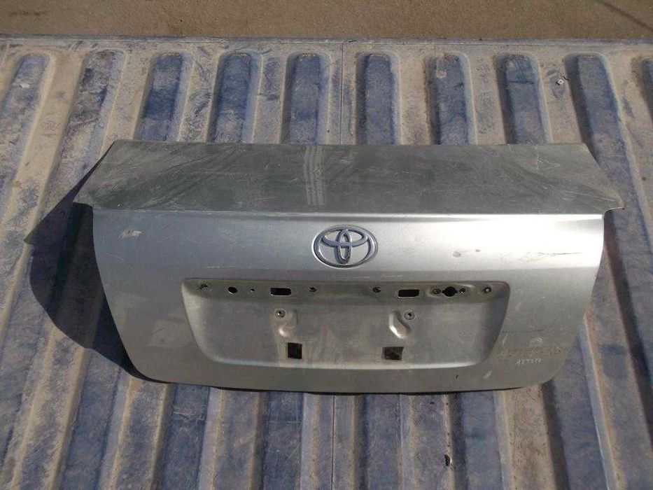 Крышка багажника Toyota Avensis II (03-08)
