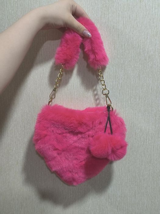Женские меховые сумочки
