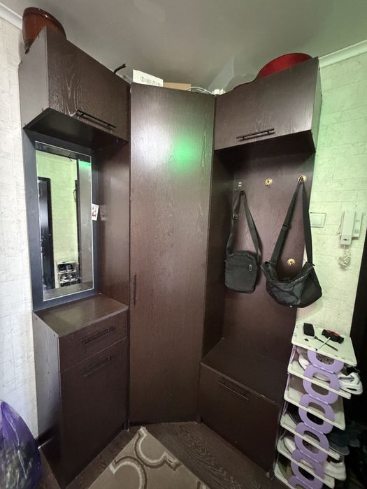 Угловой шкаф в прихожую