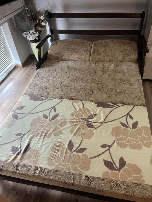 Продавам  разтегателно канапе