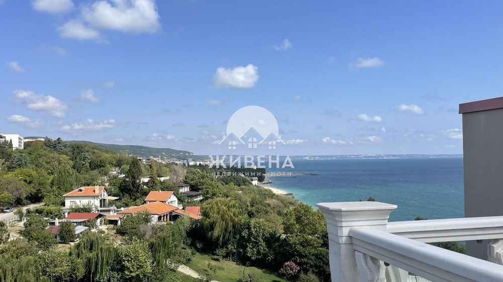 Продавам 3-стаен апартамент, м-т Кабакум площ 186 кв.м