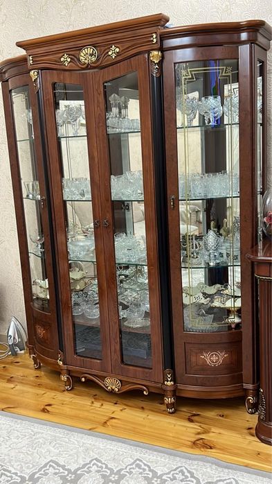 Продаётся комод с зеркалом