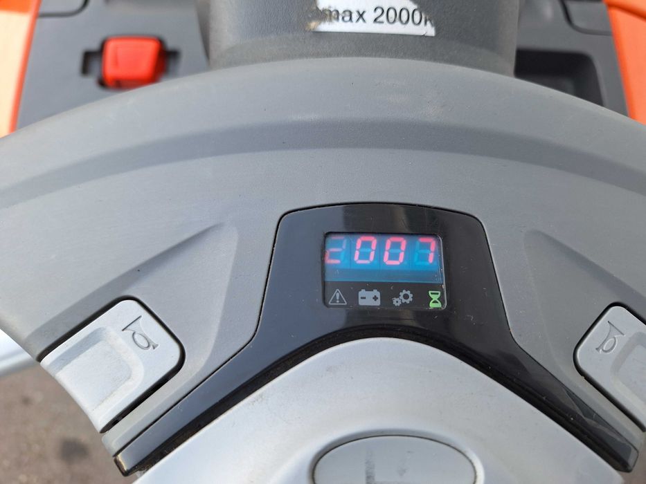 Електрическа палетна количка TOYOTA LPE200 с платформа