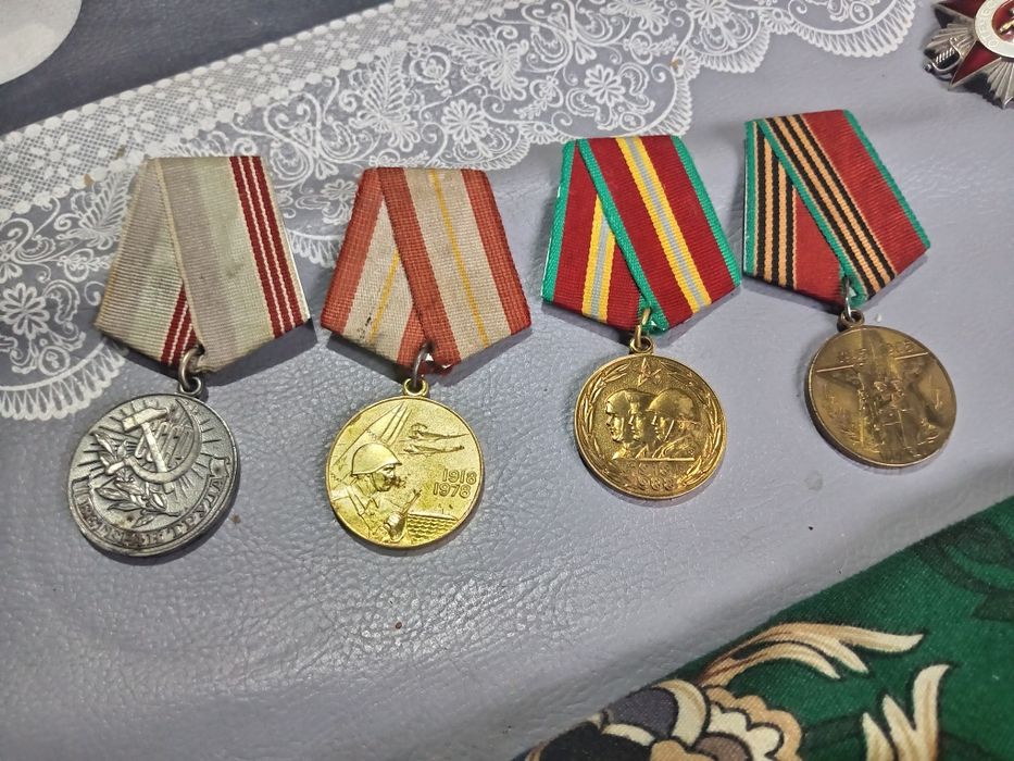 Медаллар ва 1961йил тангалари сотилади