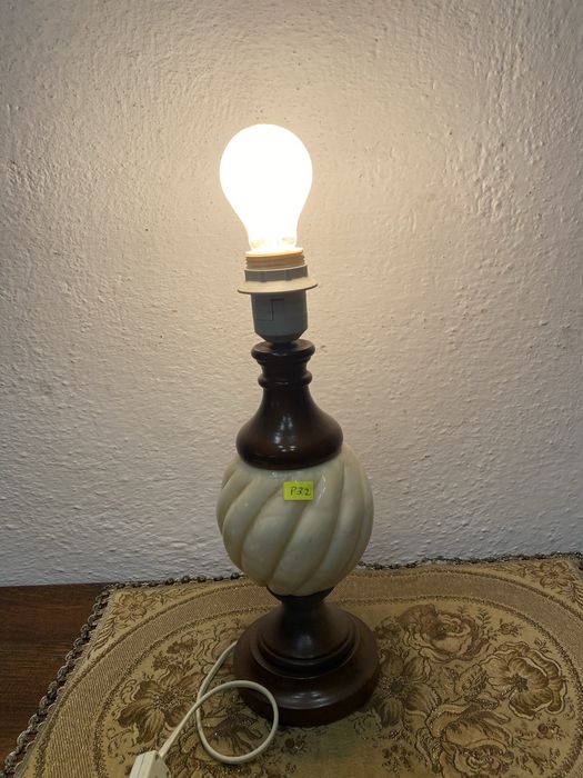 Френска настолна лампа от мрамор и дъб