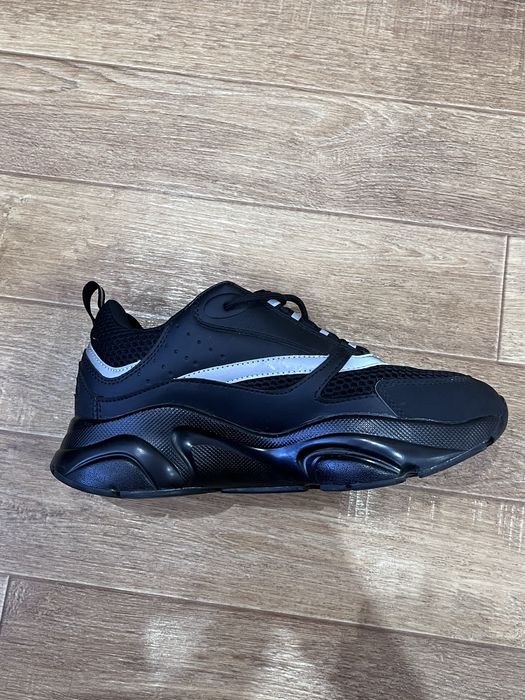 СРОЧНО! Продам кроссовки Dior b22