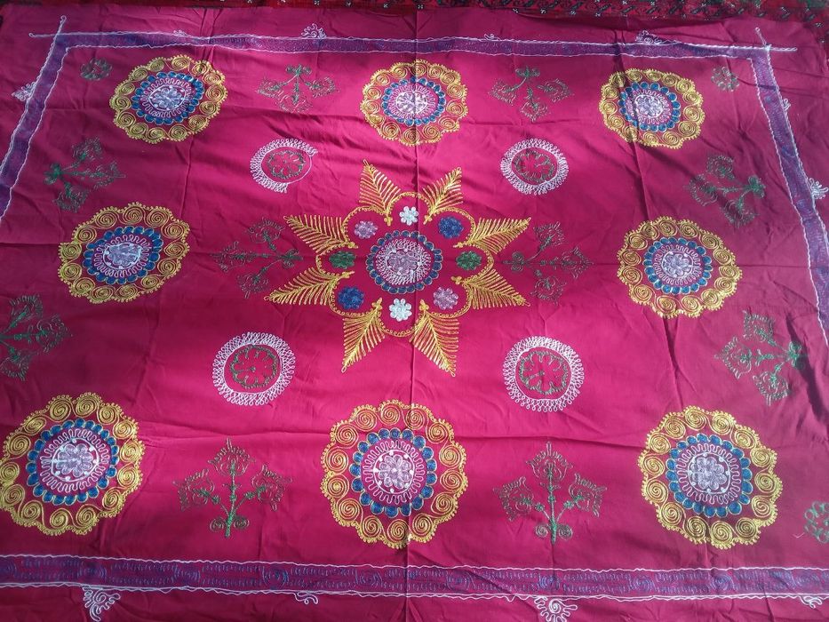 1965 yil jun gilam qolda toqilgan. Palak ham sotiladi