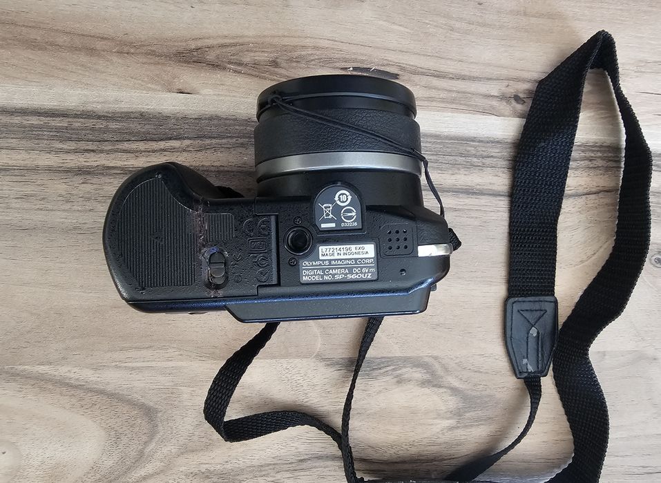 Olympus SP-560UZ – 18x оптичен zoom, отличен комплект