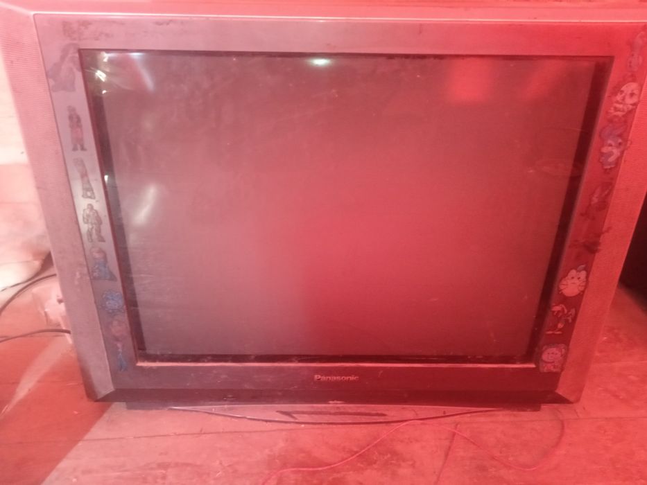 Panasonic telvizori sotiladi holati yaxshi ovozi zor