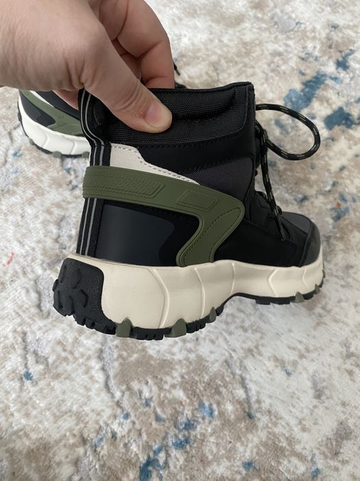 Продам кроссовки