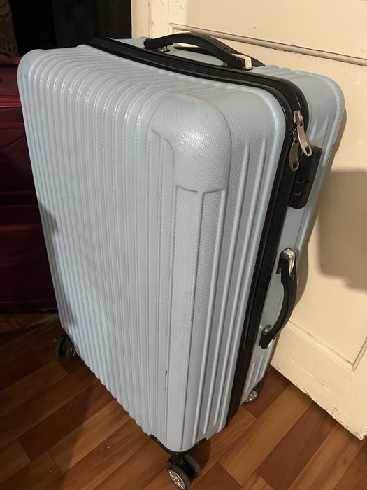 Чемодан 7500тг.,бордовый ,14000