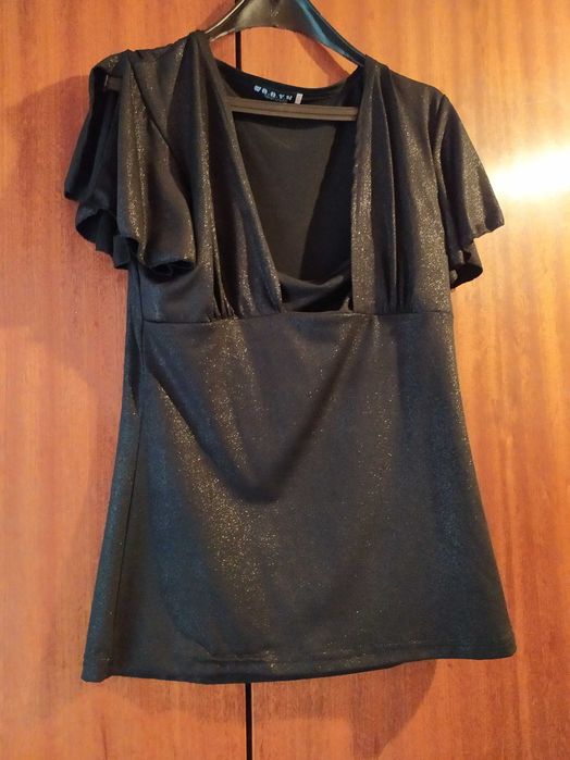 Официална блуза с дълбоко деколте