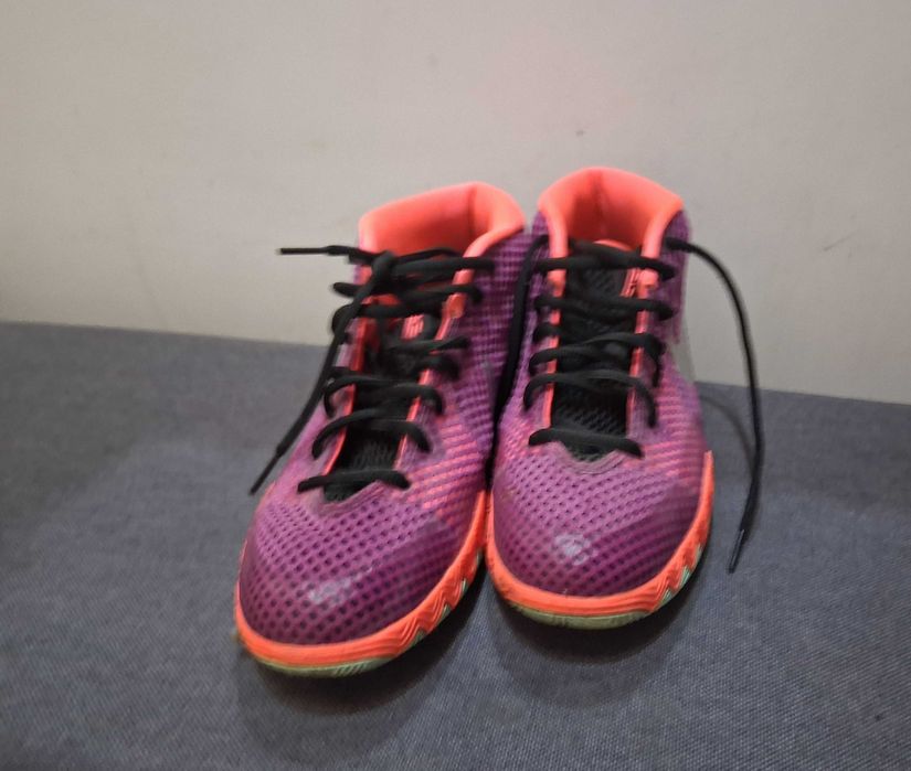 Маратонки Nike носени