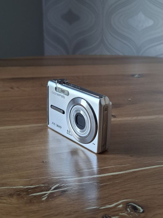 Cameră Olympus FE-320 (vândut)