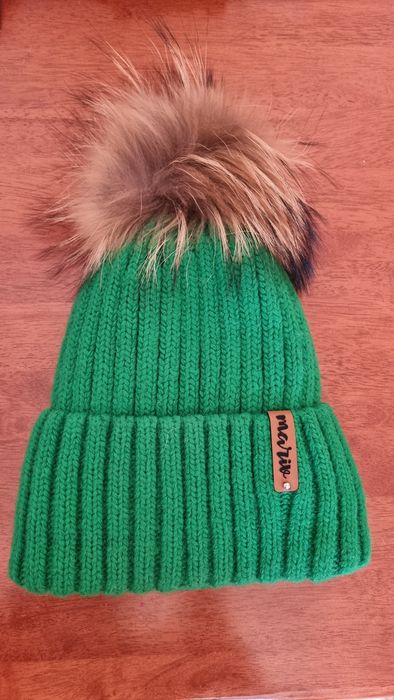 Зимние шапки и ушанки разные