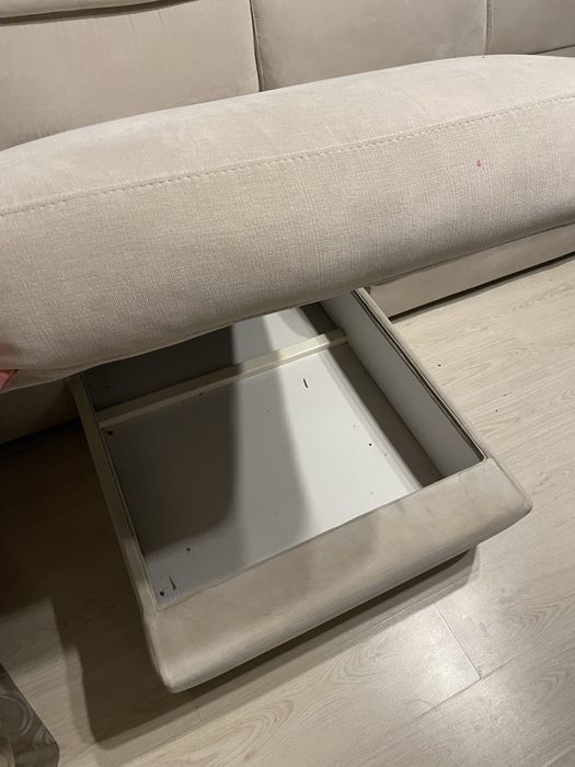 Диван угловой светлый