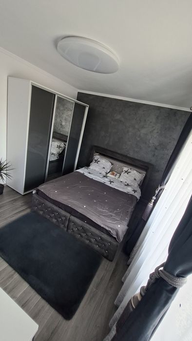 "UNICAT !!! Apartament 3 camere + curte cu camera si loc de parcare