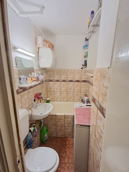 Garzoniera de vanzare