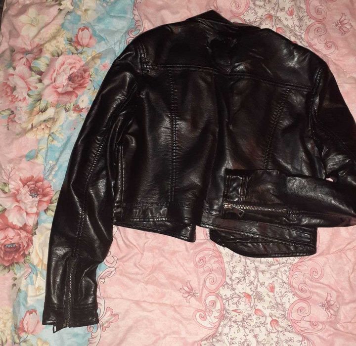 Продам куртку женскую